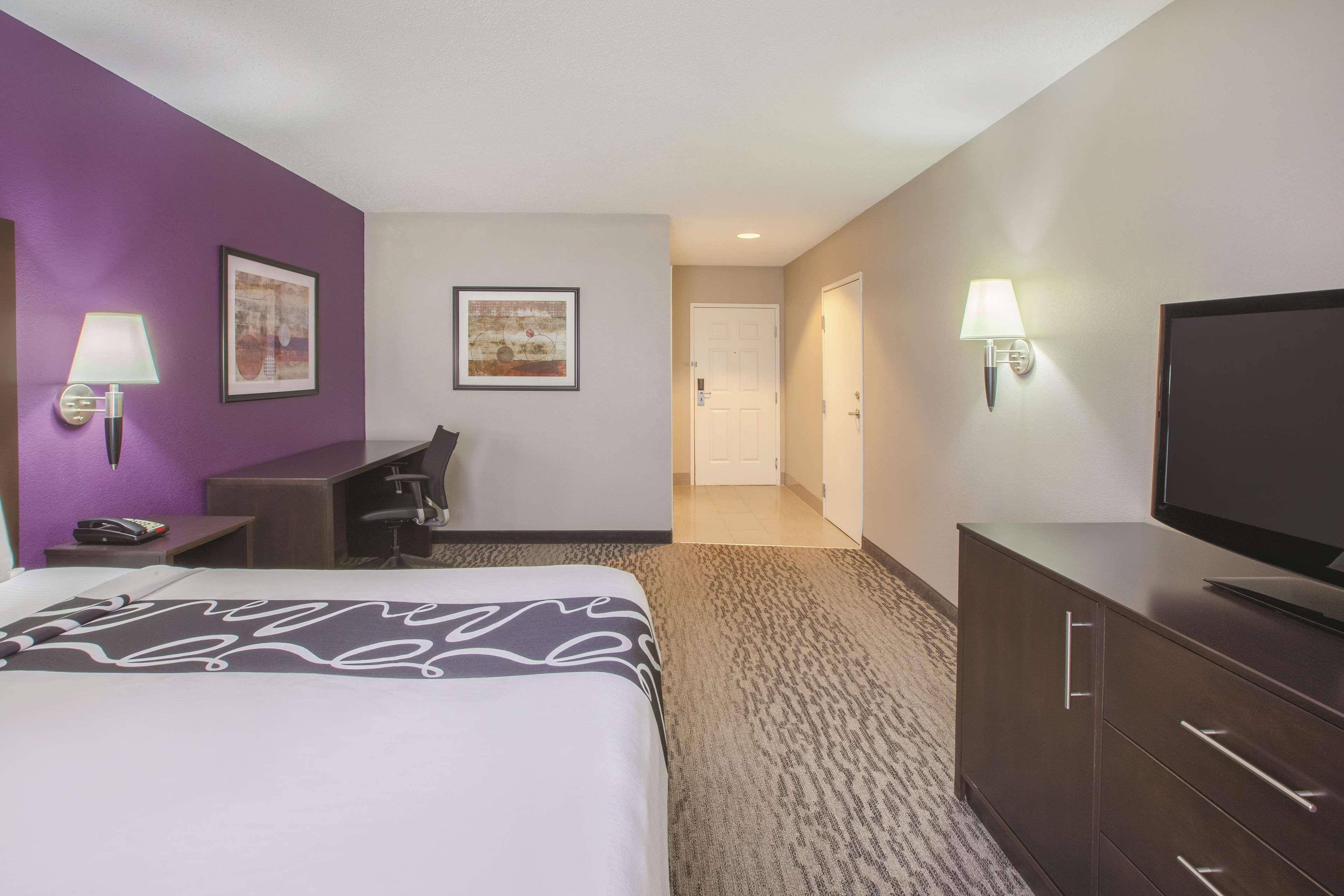 La Quinta By Wyndham Erie Hotel