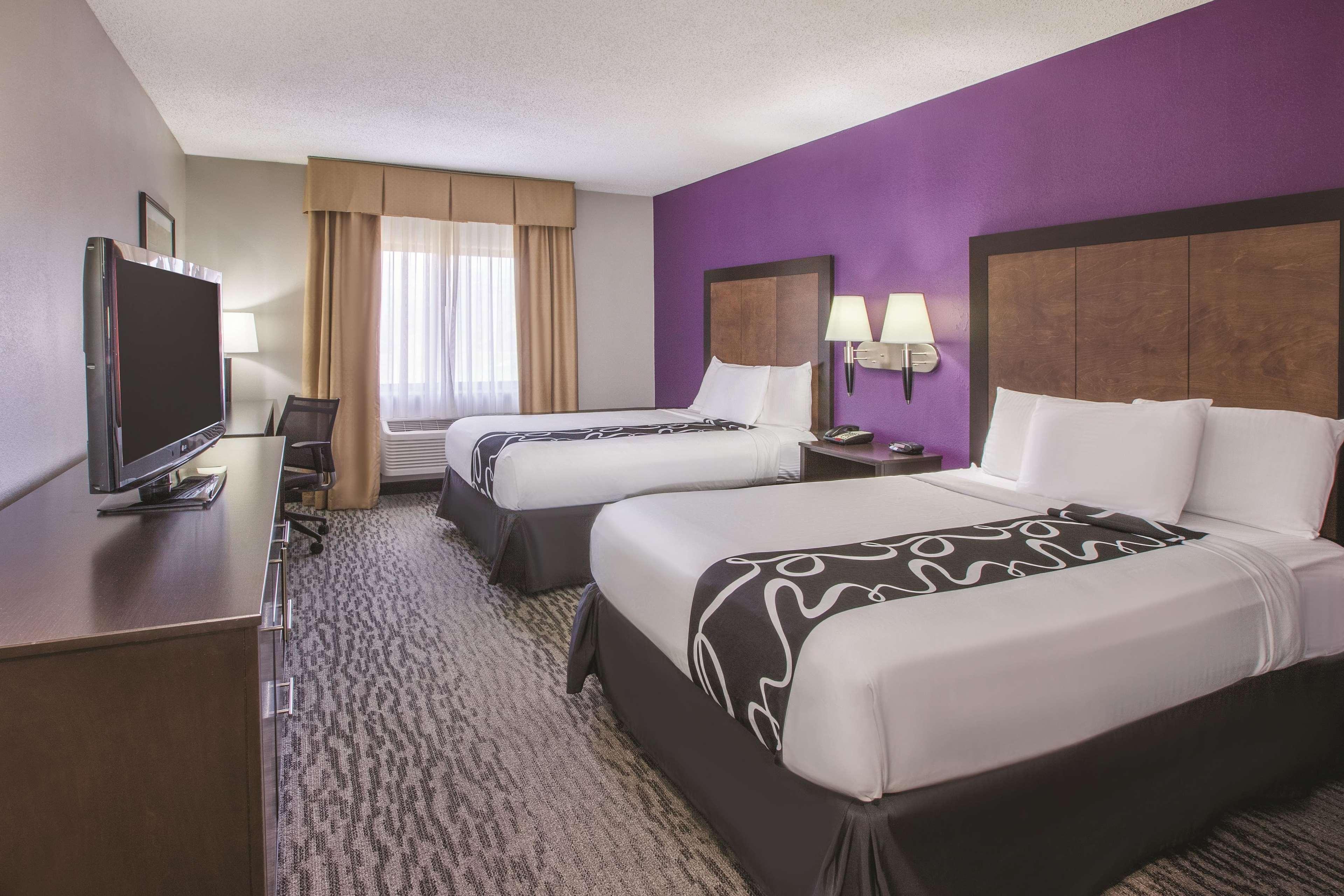La Quinta By Wyndham Erie Hotel