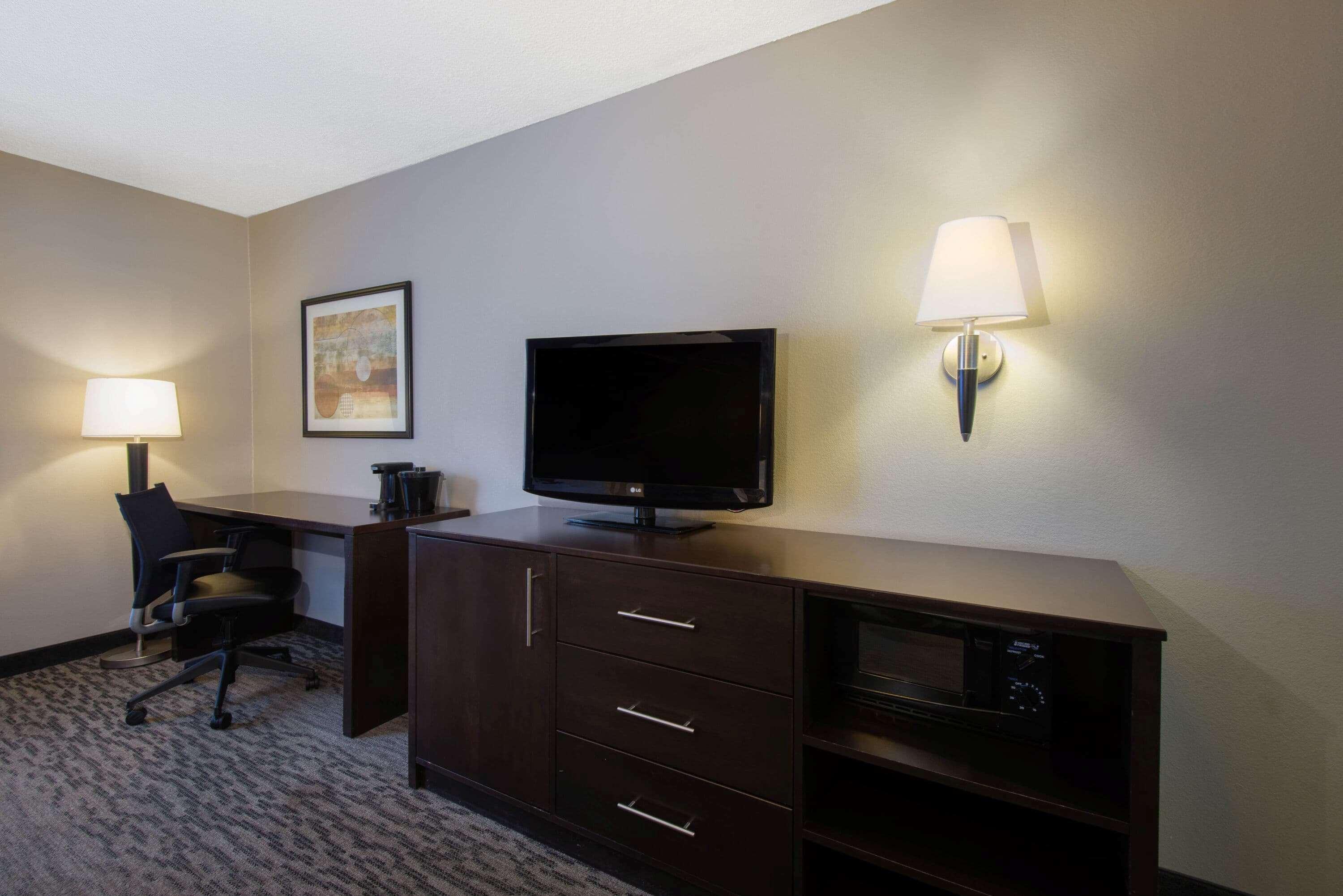 La Quinta By Wyndham Erie Hotel