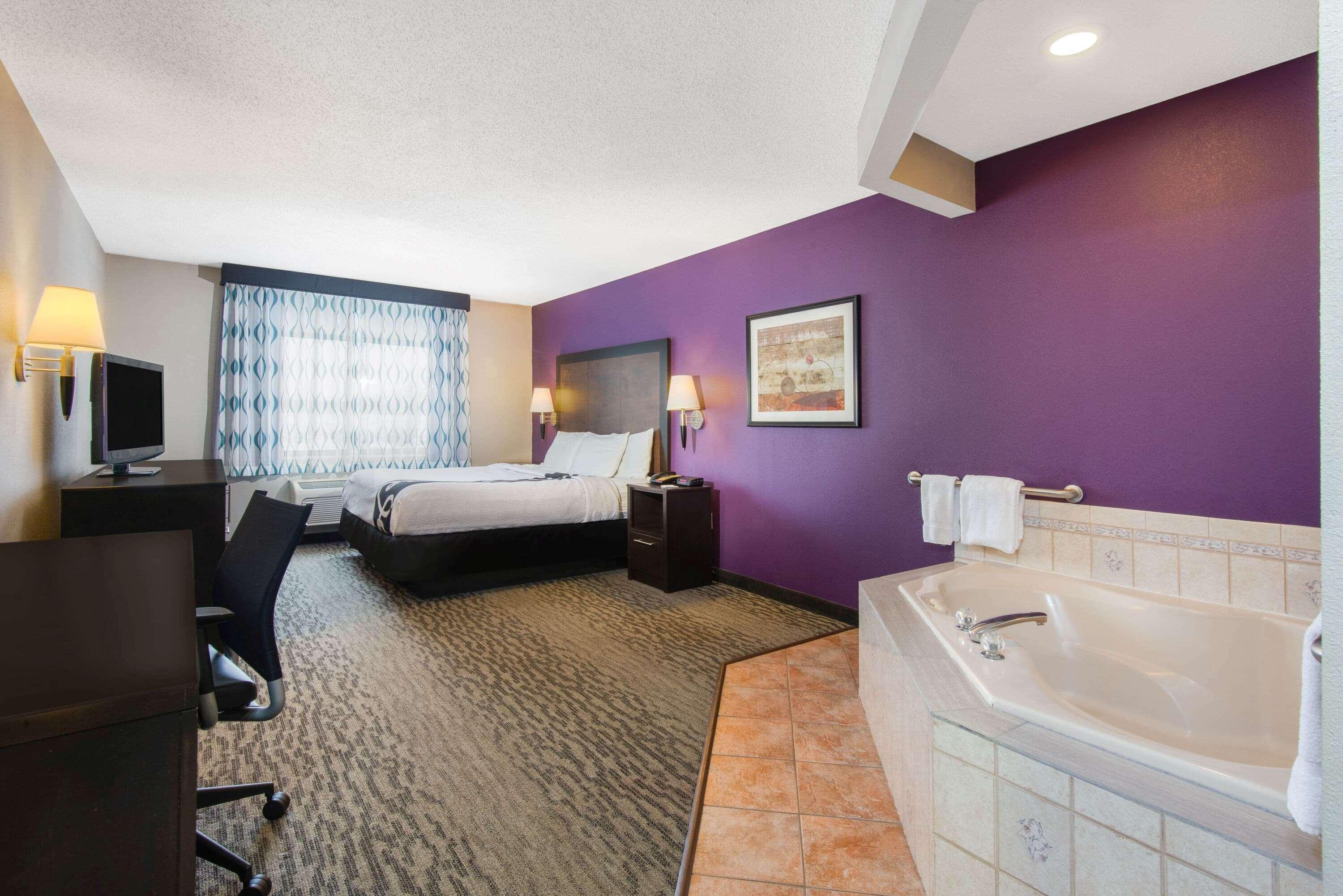 La Quinta By Wyndham Erie Hotel